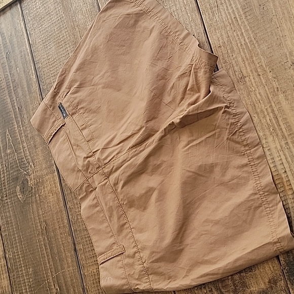 💥COLUMBIA sz 6 khaki shorts 4" inseam - Picture 4 of 5